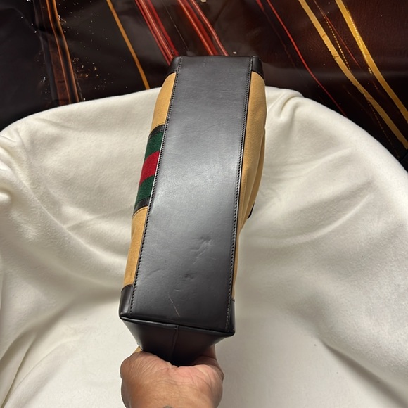 Gucci tote Preloved very clean inside and out size 9x14 - Picture 2 of 6